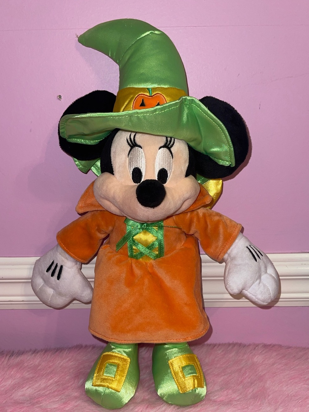 Disney store Minnie Mouse witch Halloween plush stuffed animal doll pumpkin